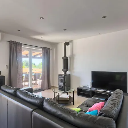 Pascal Comfortable Holiday Villa *