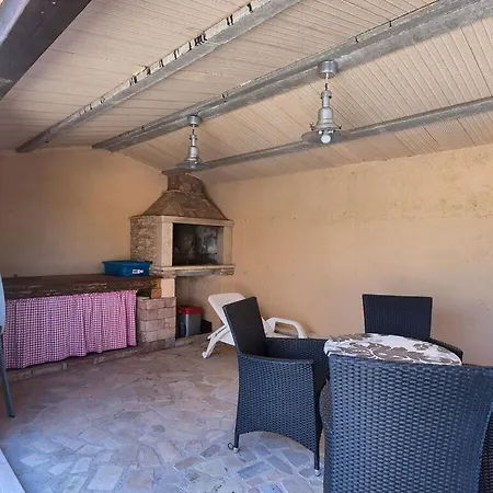 Pascal Comfortable Holiday Villa Marčana